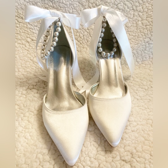 White Wedding Heels/ Pumps - Picture 2 of 6